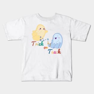 Trick or Teach shirt funny teacher halloween Kids T-Shirt